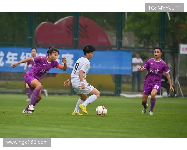 2016年足球明星女运动员精彩瞬间回顾与照片分享