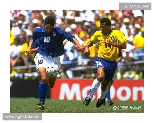 五位足球明星的传奇故事与他们在绿茵场上的辉煌成就分析